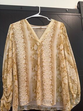 entro Snake Print V-Neck Blouse in Mustard and Cream Size Small